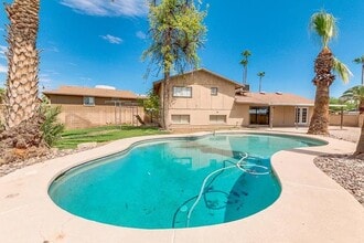 Building Photo - 1522 E Fremont Dr