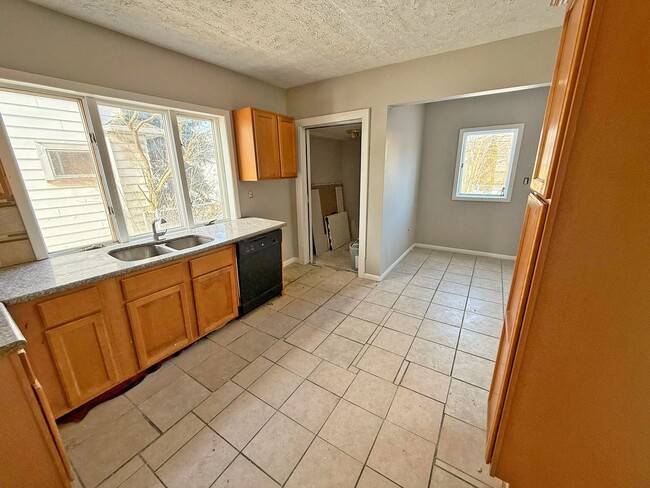 Building Photo - 3 BED 1 BATH SINGLE FAMILY HOME IN GARFIEL...