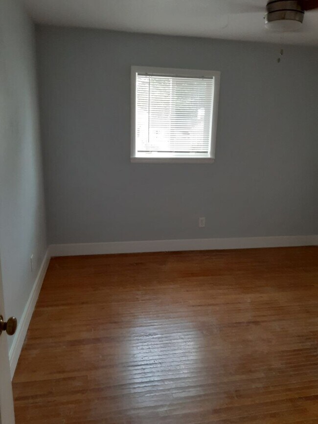 Foto del edificio - Two bedroom, one bathroom, pet friendly ho...