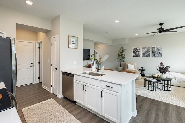 Foto del edificio - 7000 Lake Ridge Ave