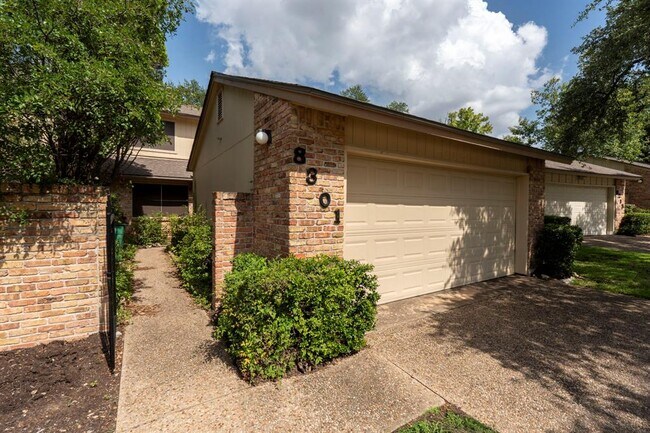 Foto del edificio - 8301 Greenslope Dr