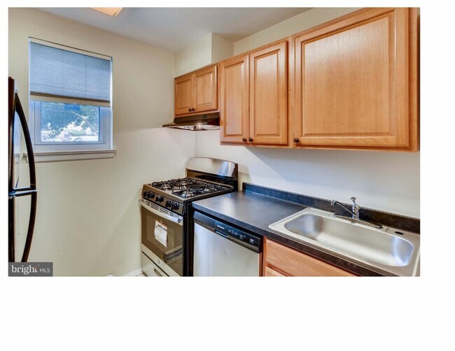 Kitchen - 4412 Falls Bridge Dr