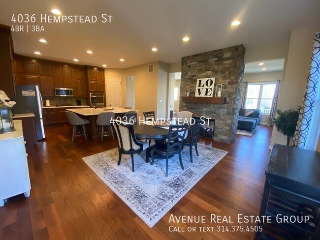 Building Photo - Enjoy the beautiful lake view from your do...