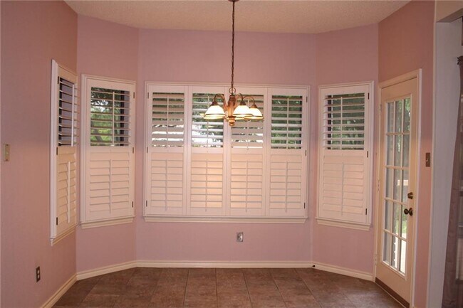 Foto del edificio - 2141 Surrender Ave