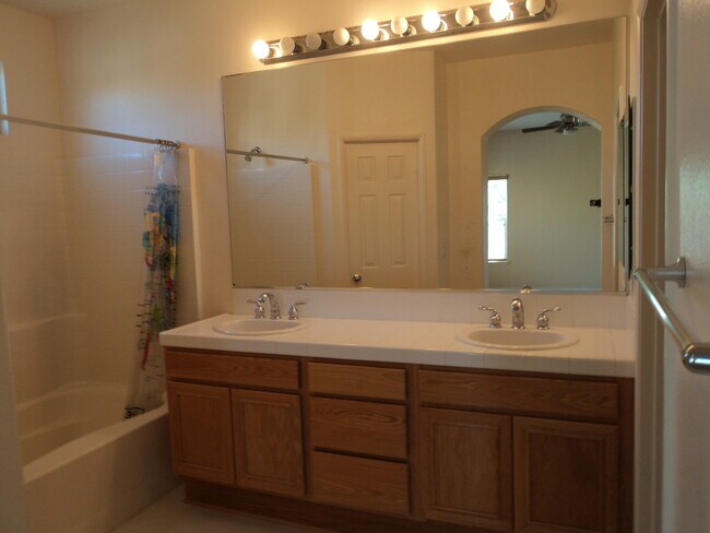 Building Photo - Elegant Scripps Ranch Home with 2 Car Garage!
