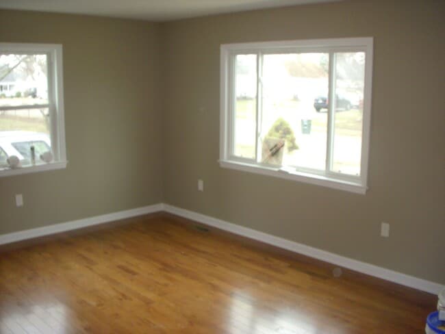 Building Photo - **COMPLETELY REMODELED 3-BEDROOM CAPE COD ...