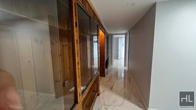 Foto del edificio - GUT RENOVATED  BEAUTIFUL 2 BEDROOMS EAST 4...