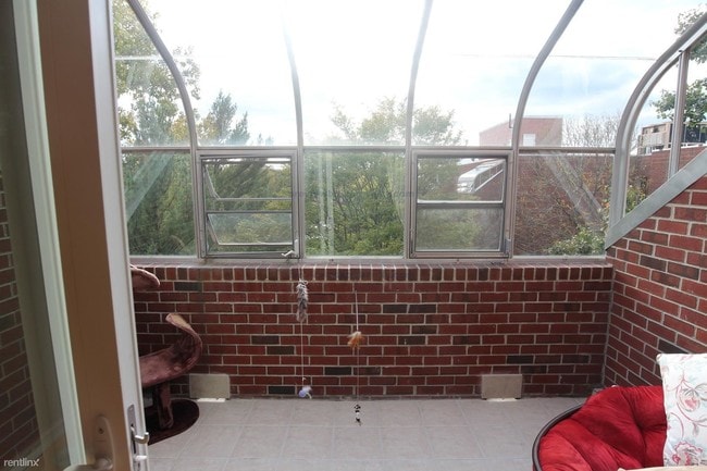 Building Photo - 50 Broadlawn Park