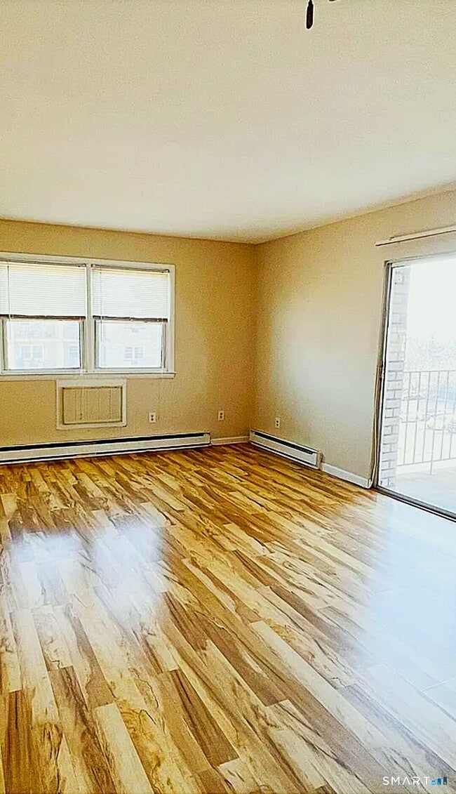 Foto del edificio - 308 Meadowside Rd