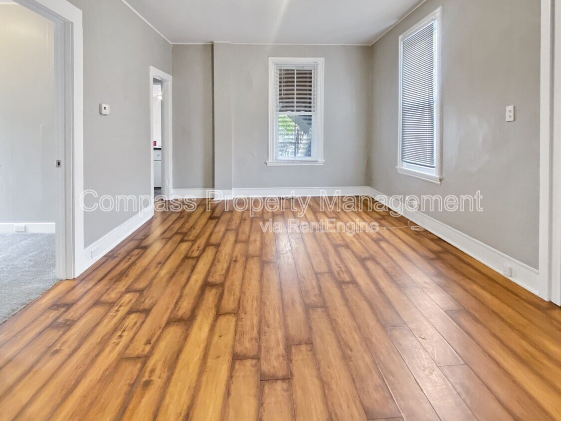 Foto principal - 209 Seward Ave NW