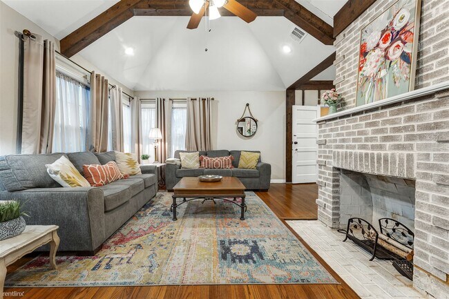 Foto del edificio - 4 br, 4.5 bath House - 1019 Milner Dr