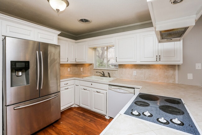 Foto del edificio - 320 Southridge Dr