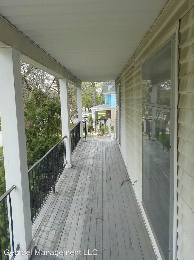 627 E 2nd St, Flint, MI 48503 Condo for Rent in Flint, MI