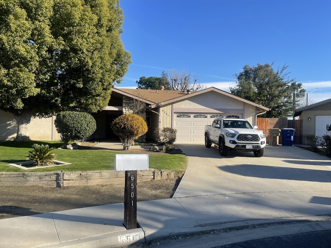 Foto principal - 6501 Caswell Ave