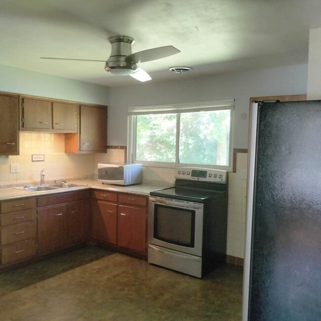 Building Photo - 1125 Walker Ave