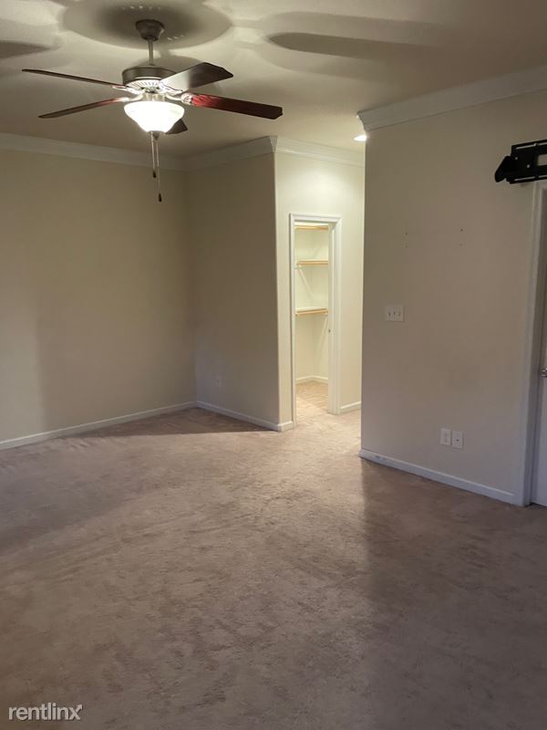 Building Photo - 1 br, 1.5 bath Condo - 815 Muth Ln