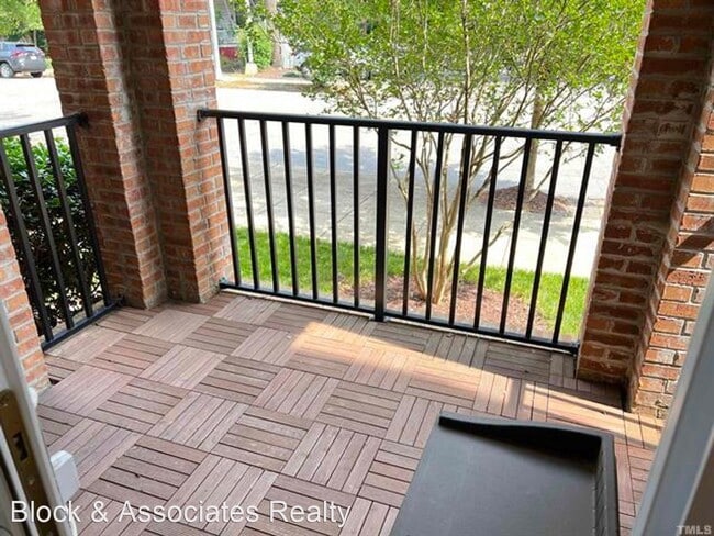 Building Photo - 2 br, 1.5 bath House - 244 William Drummon...