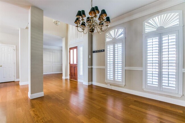 Building Photo - 206 Chinaberry Way