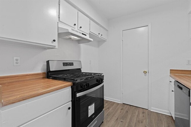 Building Photo - 6808 Wentworth Dr
