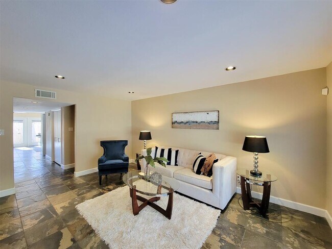 Foto del edificio - 12955 Trail Hollow Dr