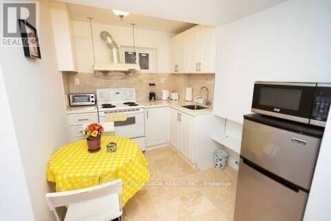 Building Photo - 40 Ravencliff Crescent