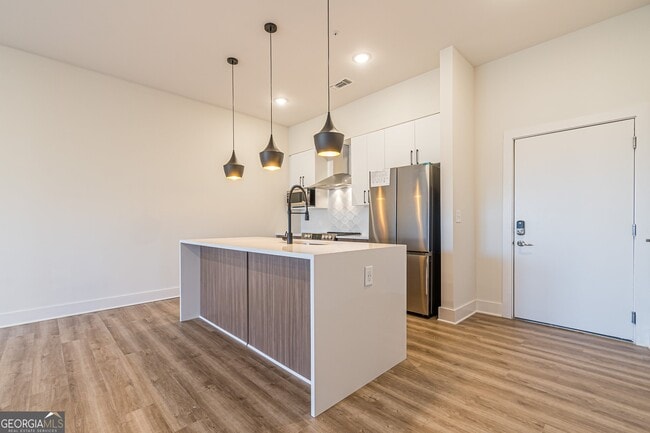 Building Photo - 112 Rogers St NE