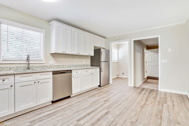 Building Photo - 2261 Rolling Acres Dr SW
