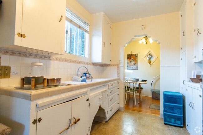 Building Photo - 4605 Marmion Way