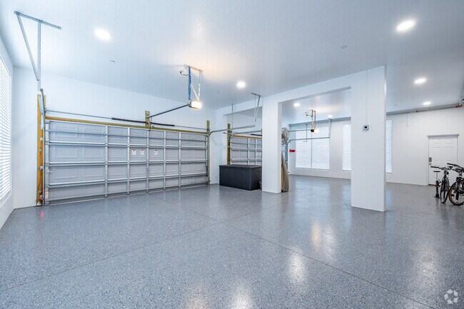 Estacionamiento en garaje - 5:30 O Clock-Brand New Luxury Apartments