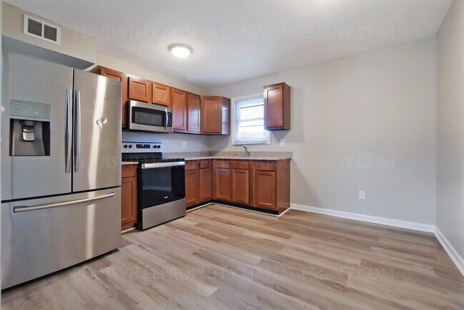 Building Photo - 419 Wood Creek Dr