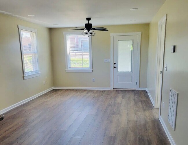 Foto del edificio - Newly Remodeled 3/1 Move In Ready Now!