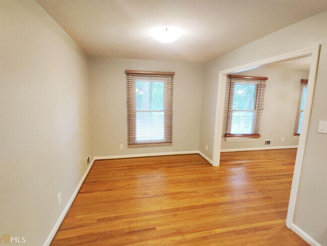 Foto del edificio - 522 Milligan Dr