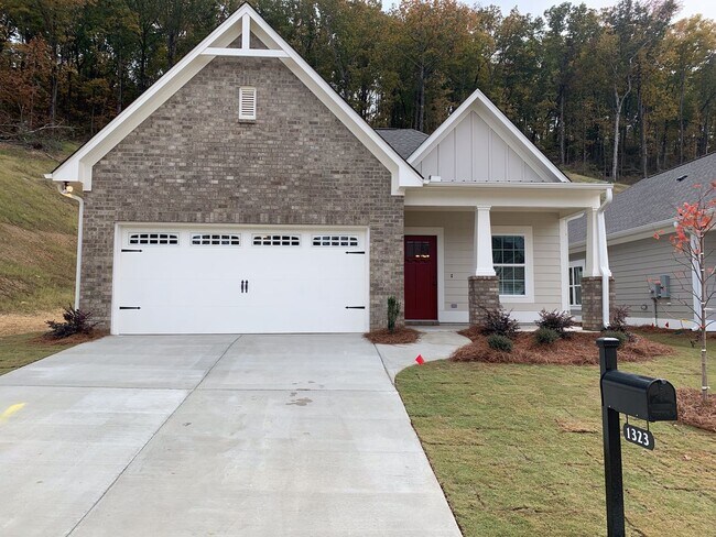 Foto del edificio - Spacious 3 Bedroom Home with 2 Car Garage!