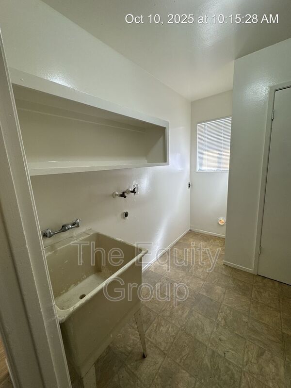 Building Photo - 5322 Avenue 280