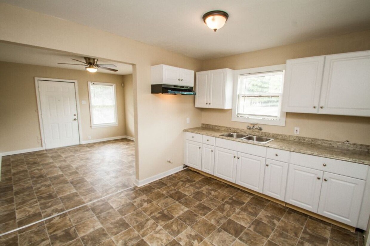 Nice 3BR/1BA House Near Downtown - Nice 3BR/1BA House Near Downtown