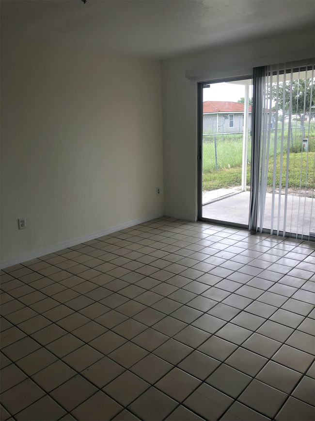 Foto del edificio - 3652 Clermont St