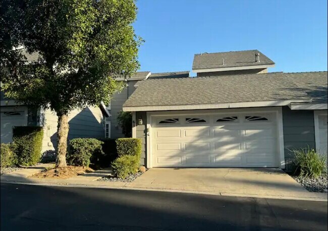 Foto del edificio - 12168 Mount Vernon Ave