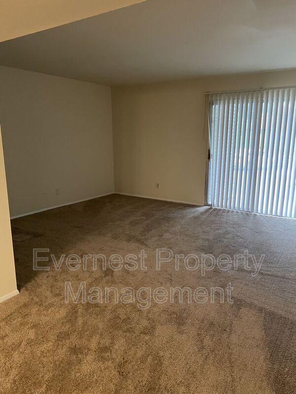 Foto principal - 2235 Sedgwick St