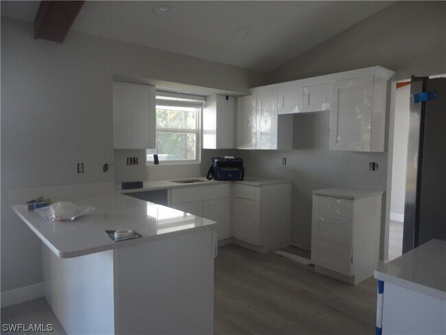 Building Photo - 3631 SW 7th Ave