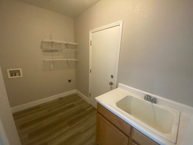 Foto del edificio - 4 Bedroom, 3 Bath North West Reno Area Home! MOVE-IN SPECIAL! $200 OFF FIRST MONTHS RENT!