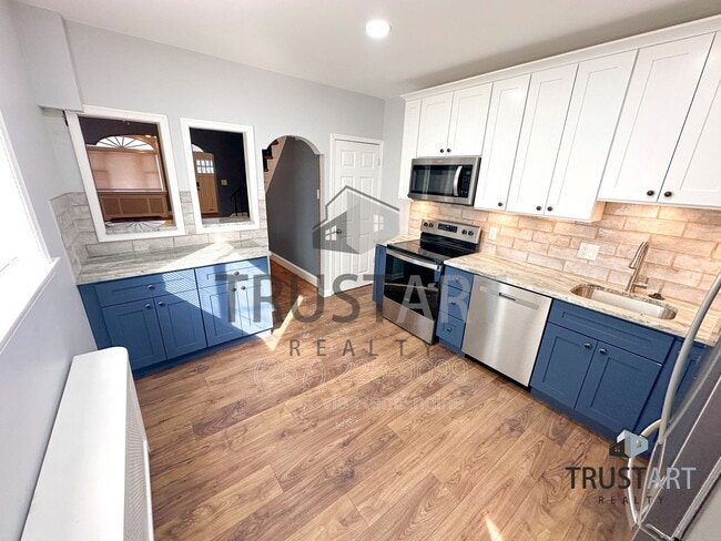 Building Photo - 437 Markle St