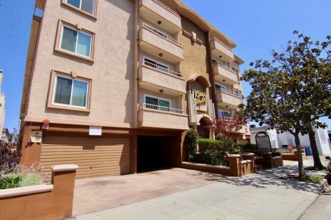 Building Photo - 2 bedroom in West Hollywood CA 90069