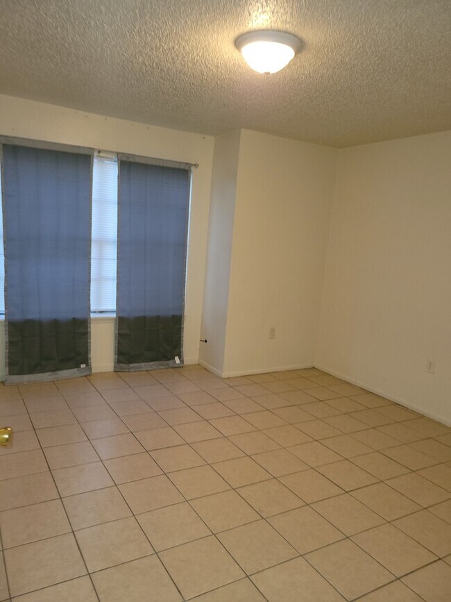 Foto del edificio - 8327 Ned Ave
