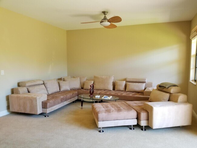 Building Photo - 803 del Sol Cir