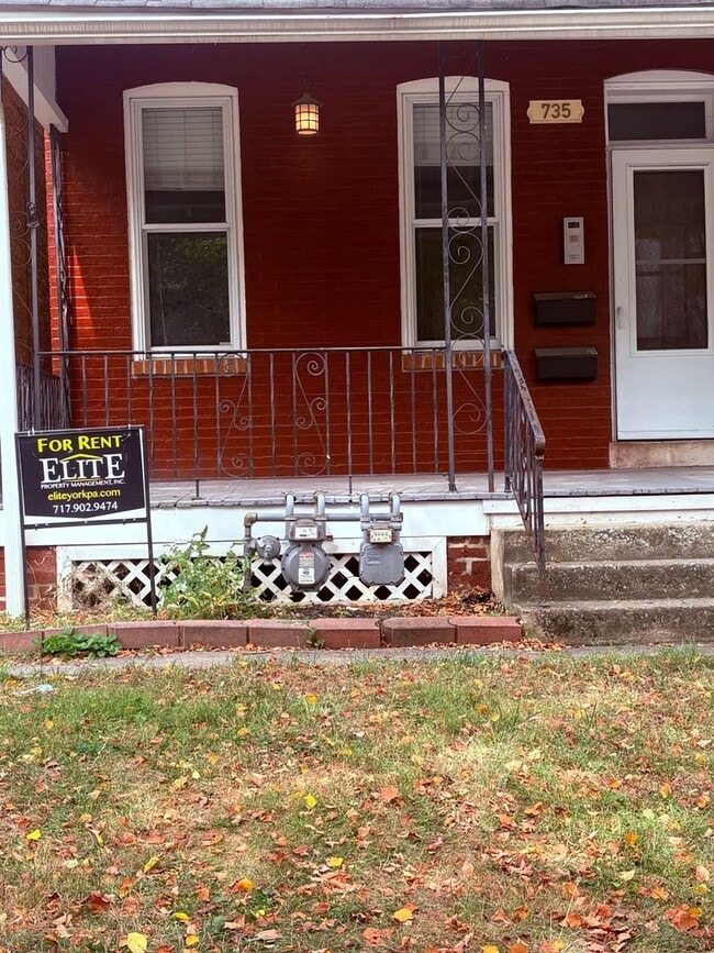 Building Photo - 735 Linden Ave