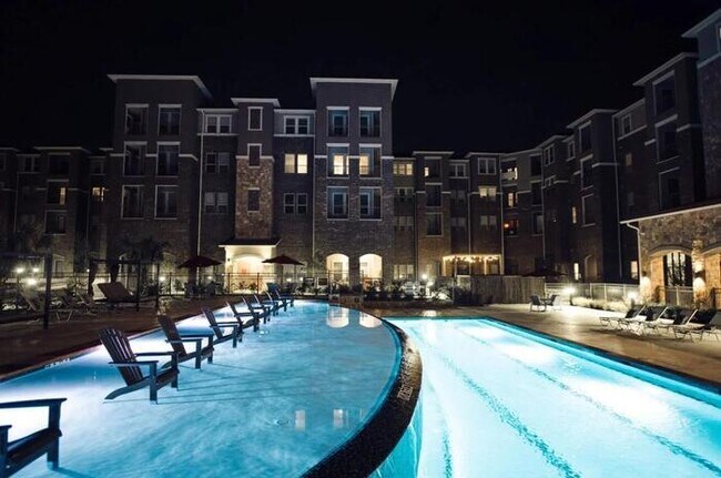 Foto del edificio - 7830 Van Tuyl Pkwy