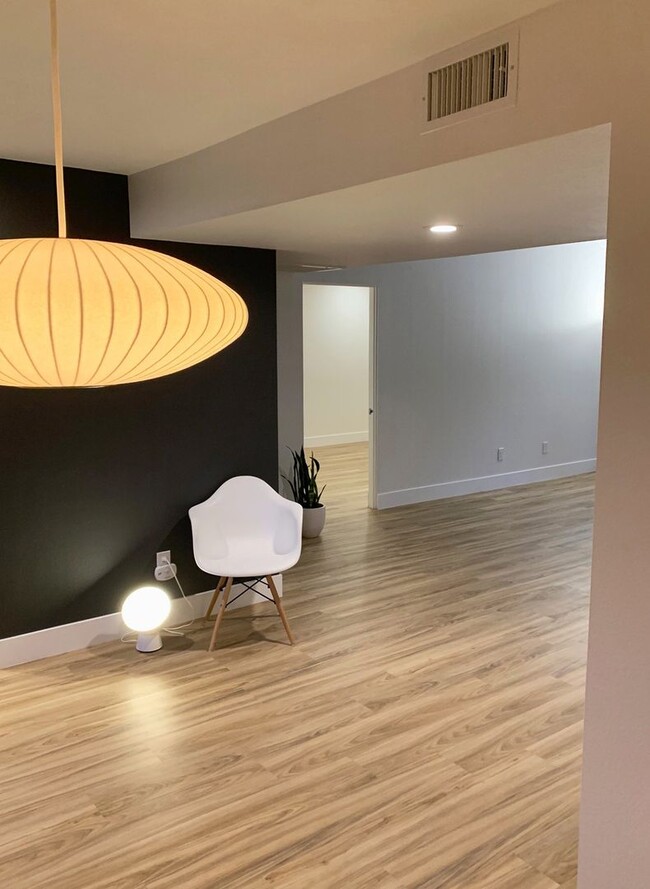 Foto del edificio - Canyon Granada,Unfurnished,Long Term