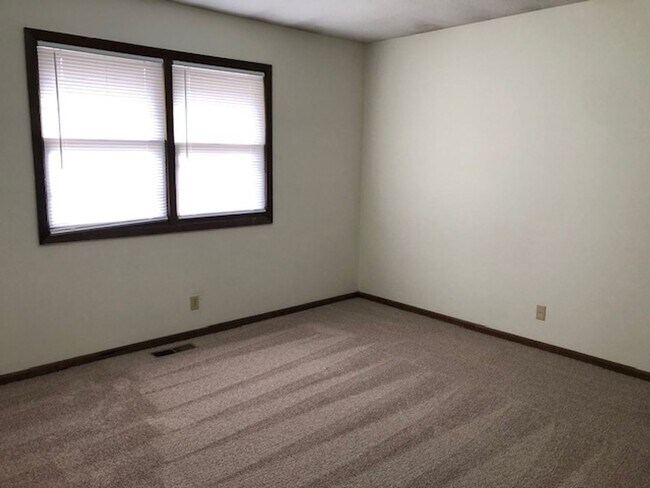 Foto del edificio - Three-Bedroom, 1-Bath House