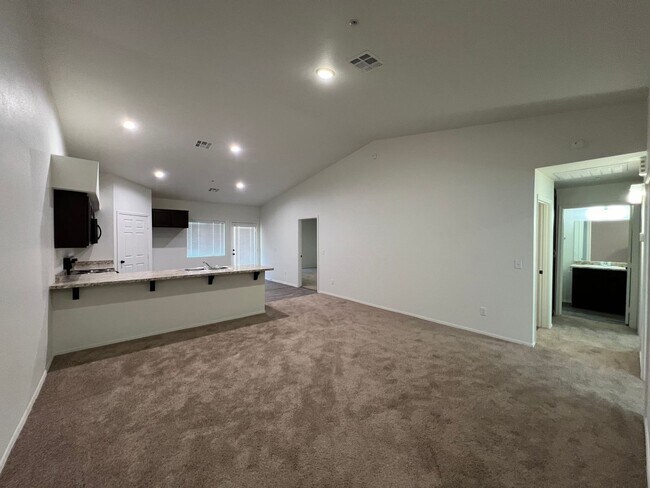 Building Photo - 3 BEDROOM IN DESERT SKY!