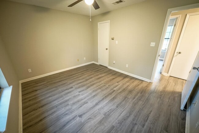 Foto del edificio - 8407 Lenova Ln